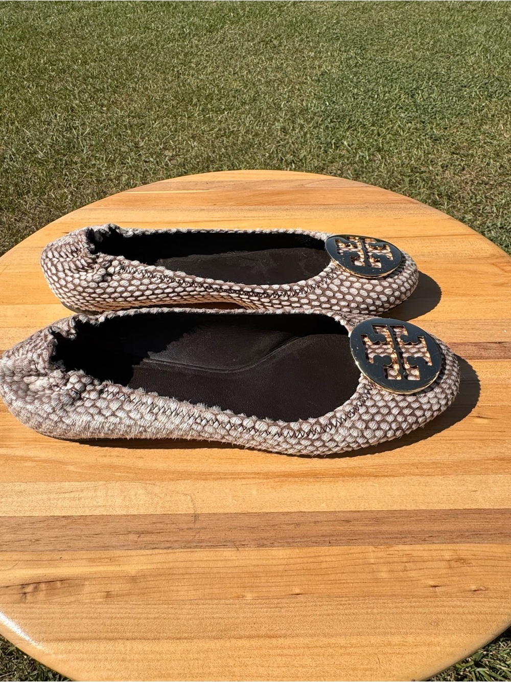 Ladies Tory Burch Taupe Woven Reva Logo Ballet Flats - Picture 4 of 8